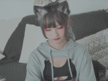 神楽坂真冬 危険な耳-狼妹&兔娘 情趣制服与内衣加丝袜美腿性感写真