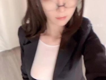家教性感女老师 一小央泽 蓝色制服与短裙加肉丝美腿私房写真